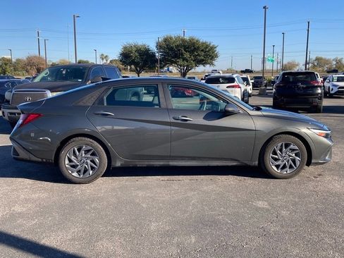 Used 2024 Hyundai Elantra SEL image 4