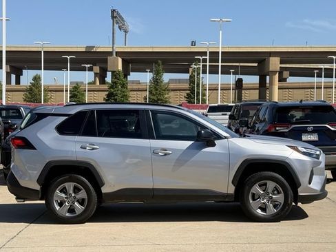 Used 2023 Toyota RAV4 LE AWD/4WD image 3