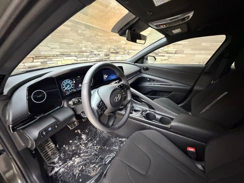 Certified 2025 Hyundai Elantra SEL w/ Cargo Package image 10