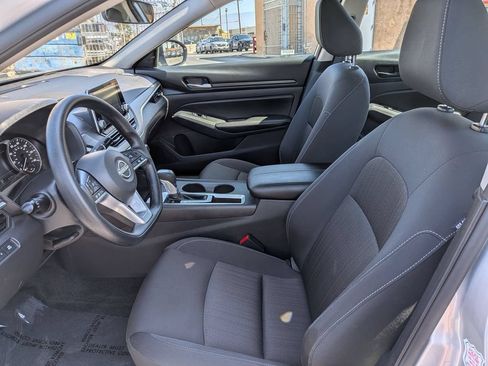 Used 2025 Nissan Altima 2.5 SV FWD image 15