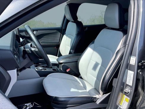 Used 2025 Ford Escape SE image 25