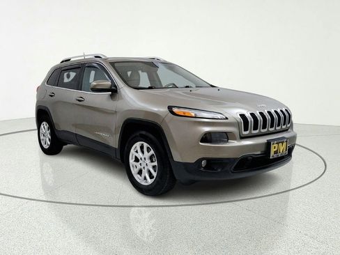 Used 2017 Jeep Cherokee Latitude w/ Comfort/Convenience Group AWD/4WD image 1