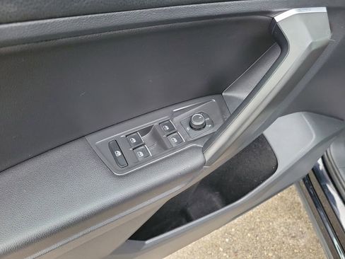 Certified 2021 Volkswagen Tiguan SE R-Line image 17