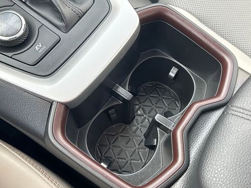 Used 2025 Toyota RAV4 Limited image 30