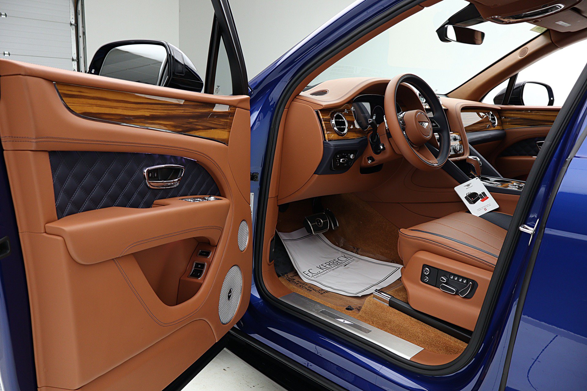 Certified 2022 Bentley Bentayga AWD/4WD image 40