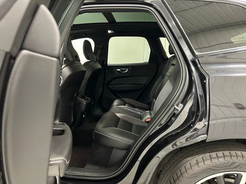 Used 2020 Volvo XC60 T6 R-Design w/ Protection Package Premier AWD/4WD image 29