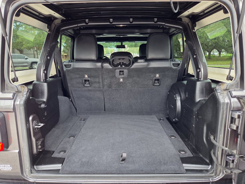 Used 2018 Jeep Wrangler Unlimited Rubicon AWD/4WD image 10