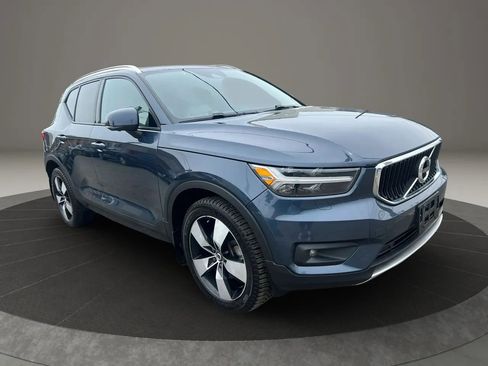 Used 2022 Volvo XC40 T5 Momentum w/ Premium Package AWD/4WD image 3