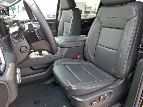 Used 2026 GMC Sierra 1500 Denali w/ Technology Package AWD/4WD image 14