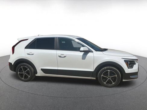 Used 2026 Kia Niro LX FWD image 18