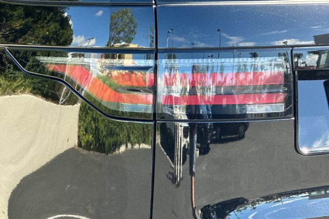 Certified 2025 Land Rover Discovery Dynamic SE AWD/4WD image 25
