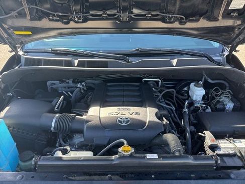 Used 2017 Toyota Sequoia Platinum AWD/4WD image 3