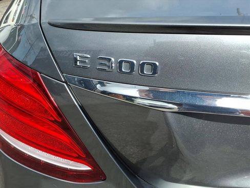 Used 2018 Mercedes-Benz E 300 4MATIC w/ Premium 1 Package image 9