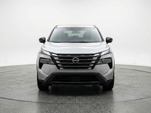 Used 2025 Nissan Rogue SV FWD image 2
