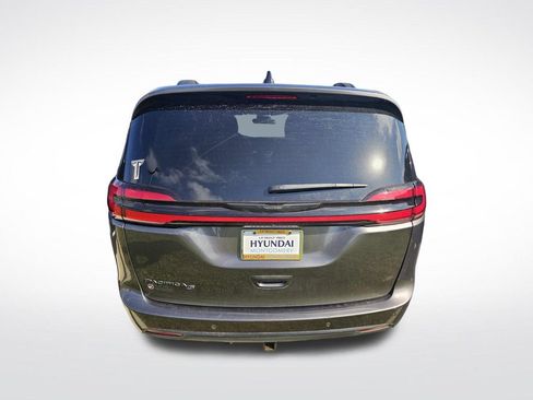 Used 2023 Chrysler Pacifica Touring-L w/ S Appearance Package FWD image 15