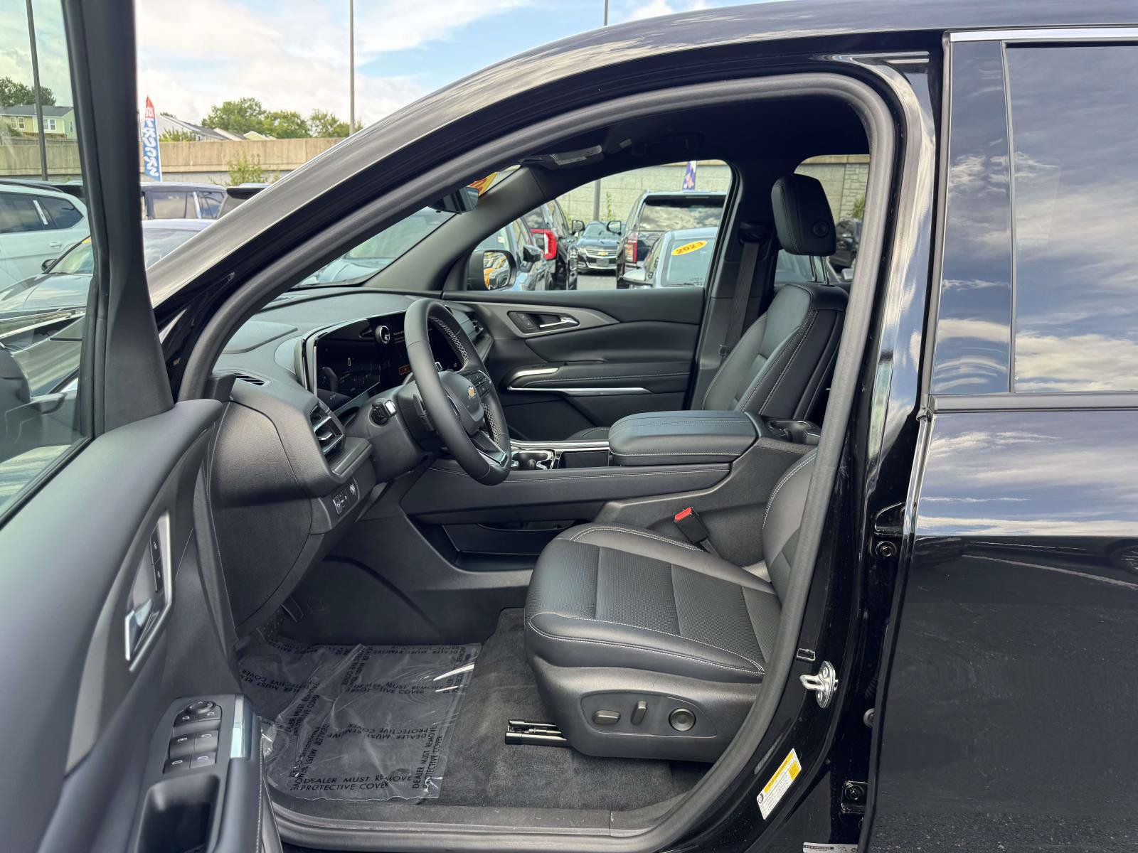 Used 2026 Chevrolet Traverse LT w/ Driver Confidence Package FWD image 21