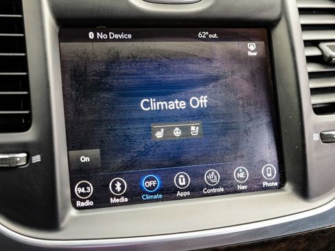 Used 2018 Chrysler 300 Limited image 26