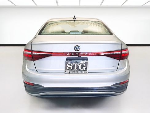 Used 2025 Volkswagen Jetta SE FWD image 5