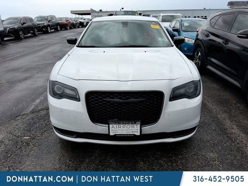 Used 2020 Chrysler 300 Touring w/ Sport Appearance Package RWD image 7