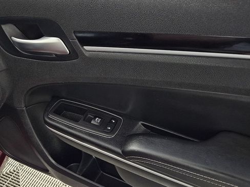Used 2023 Chrysler 300 S RWD image 31