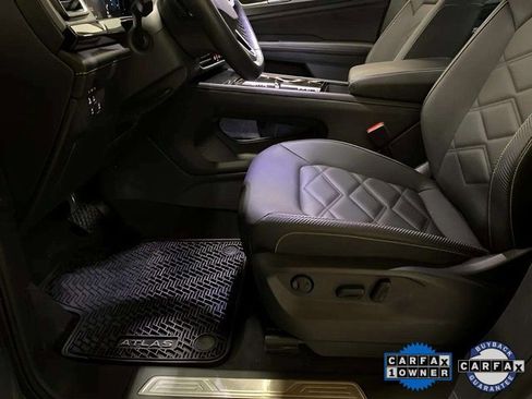 Used 2025 Volkswagen Atlas Cross Sport SE w/ Black Wheel Package image 65