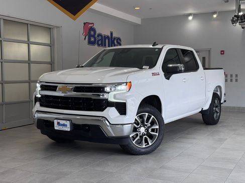 Certified 2022 Chevrolet Silverado 1500 LT w/ Z71 Off-Road Package AWD/4WD image 2