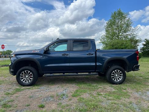 Used 2020 Chevrolet Silverado 1500 LT Trail Boss image 2