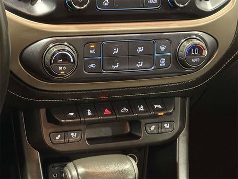 Used 2021 GMC Canyon Denali image 17