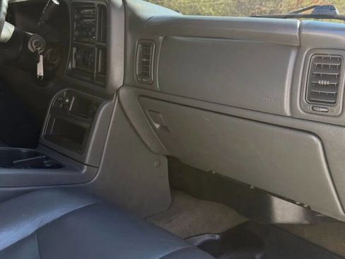 Used 2005 GMC Sierra 2500 SLT w/ Heavy-Duty Power Package image 25