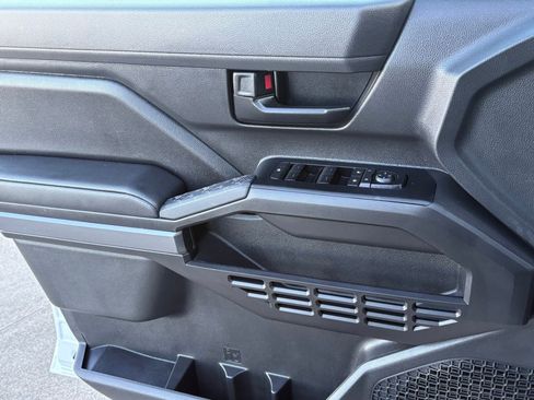 Used 2025 Toyota Tacoma SR5 image 31