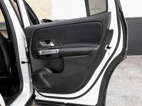 Used 2021 Mercedes-Benz GLB 250 4MATIC w/ Premium Package image 47