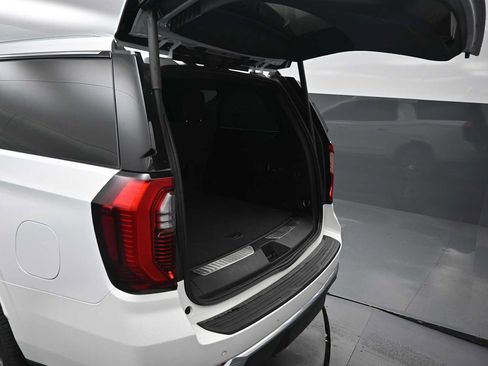 Used 2025 GMC Yukon XL Denali AWD/4WD image 27
