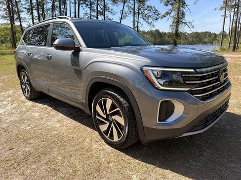 Used 2024 Volkswagen Atlas SE AWD/4WD image 7