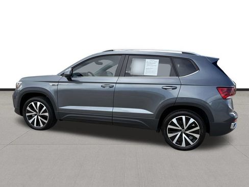 Used 2024 Volkswagen Taos SE FWD image 2