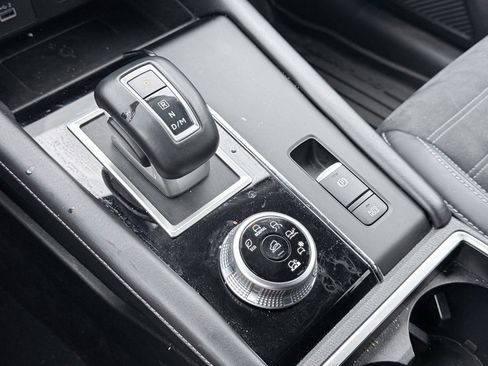 Used 2024 Mitsubishi Outlander SE image 18