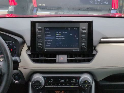 Used 2021 Toyota RAV4 XLE w/ Convenience Package FWD image 17