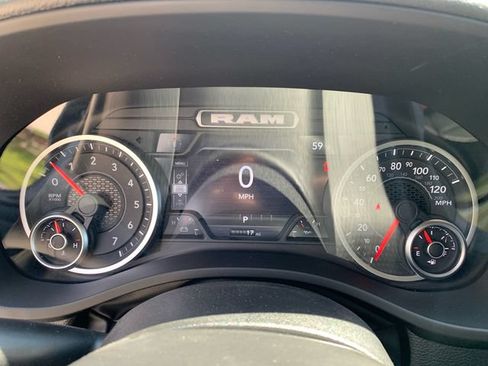 Used 2026 RAM 1500 Express AWD/4WD image 18