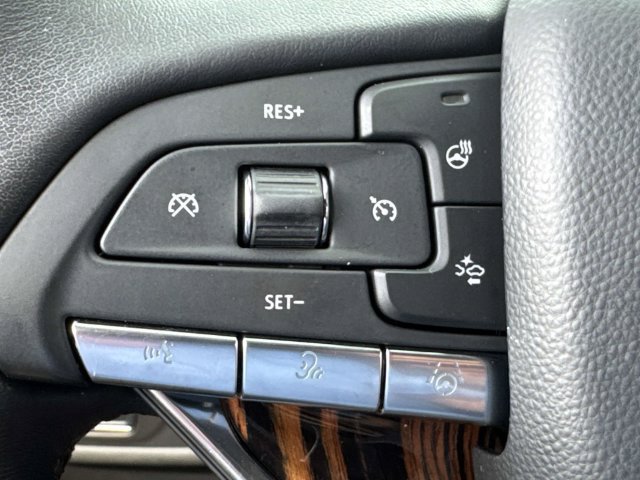 Used 2023 Cadillac Escalade Premium Luxury w/ Performance Package AWD/4WD image 33