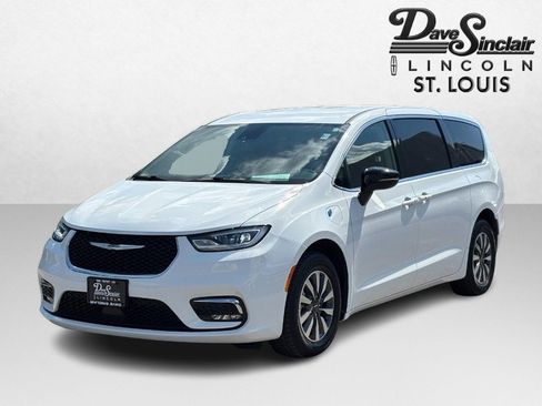 Used 2024 Chrysler Pacifica Limited FWD image 7