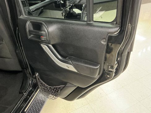 Used 2015 Jeep Wrangler Unlimited Sahara w/ Connectivity Group AWD/4WD image 22