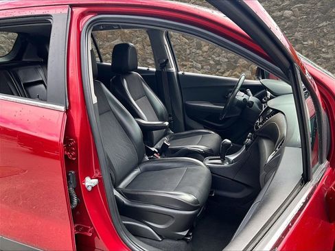 Used 2019 Chevrolet Trax LT w/ LT Convenience Package image 7