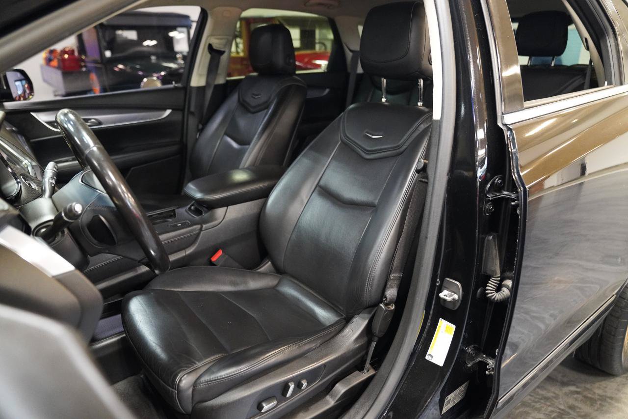 Used 2018 Cadillac XT5 Luxury w/ LPO, Black Ice Package FWD image 21