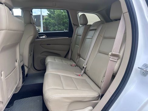 Used 2018 Jeep Grand Cherokee Limited image 18