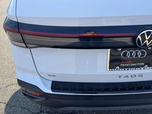 Used 2025 Volkswagen Taos SE image 36