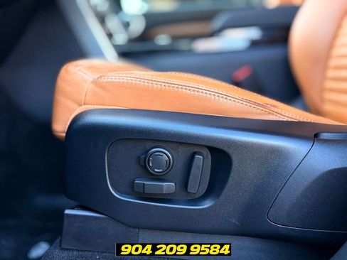 Used 2018 Land Rover Discovery HSE AWD/4WD image 15