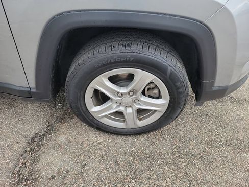 Used 2024 Jeep Compass Latitude w/ Altitude Special Edition AWD/4WD image 6