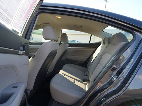 Used 2020 Hyundai Elantra SE FWD image 18