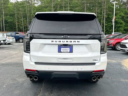 Used 2025 Chevrolet Suburban Z71 w/ Z71 Off-Road Package AWD/4WD image 15