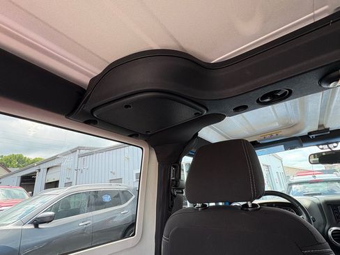 Used 2015 Jeep Wrangler Sahara w/ Connectivity Group AWD/4WD image 16