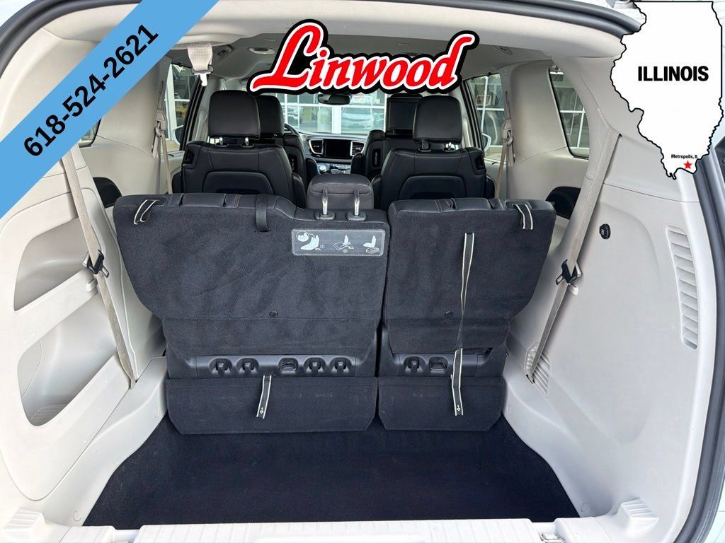Used 2020 Chrysler Pacifica Touring-L Plus w/ Advanced Safetytec Group FWD image 13